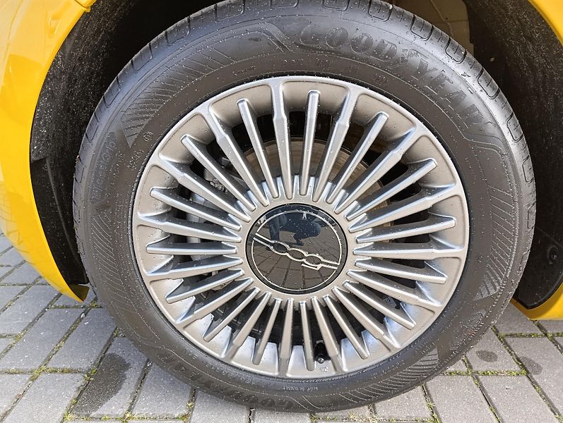 Fiat 500 (2026) Hybrid Torino 1.0 BSG 65k - fotka 13 z 36