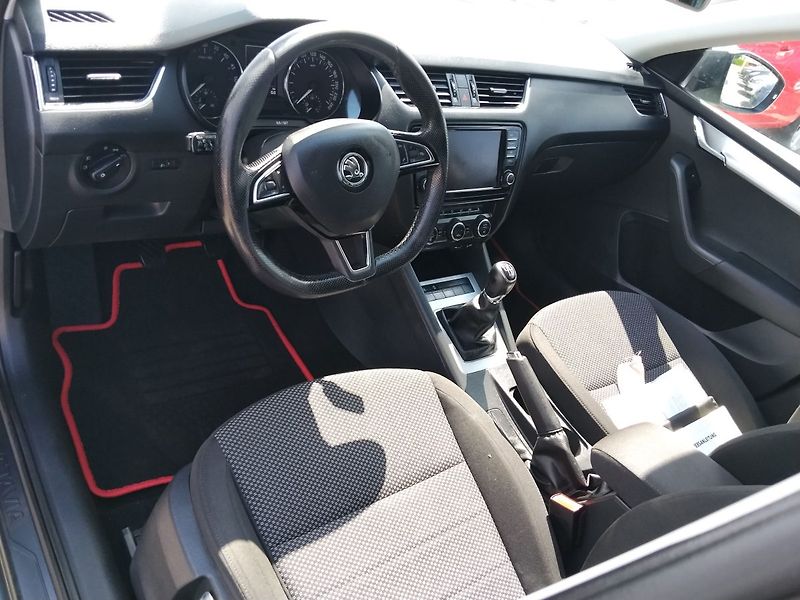 Škoda Octavia (2017) - fotka 8 z 35