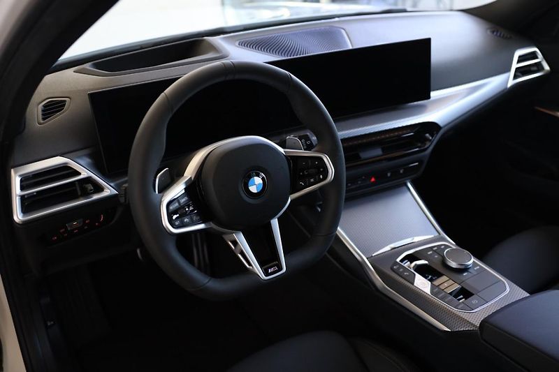 BMW Řada 3 330d xDrive Touring - fotka 2 z 17
