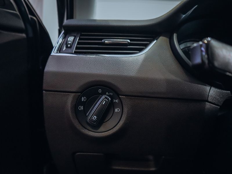 Škoda Octavia Scout 4x4 2,0 TDI - fotka 18 z 28
