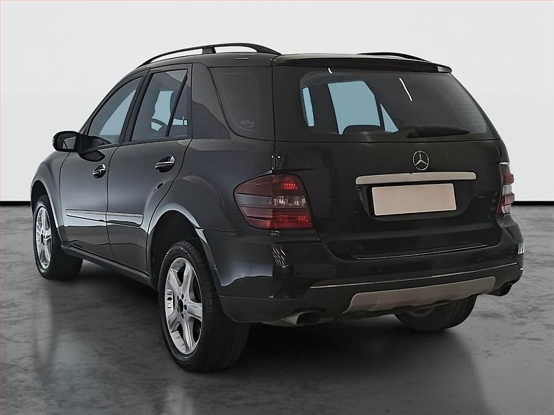 Mercedes-Benz Třídy M (2006) ML 320 CDI , 4X4, Automat - fotka 4 z 17