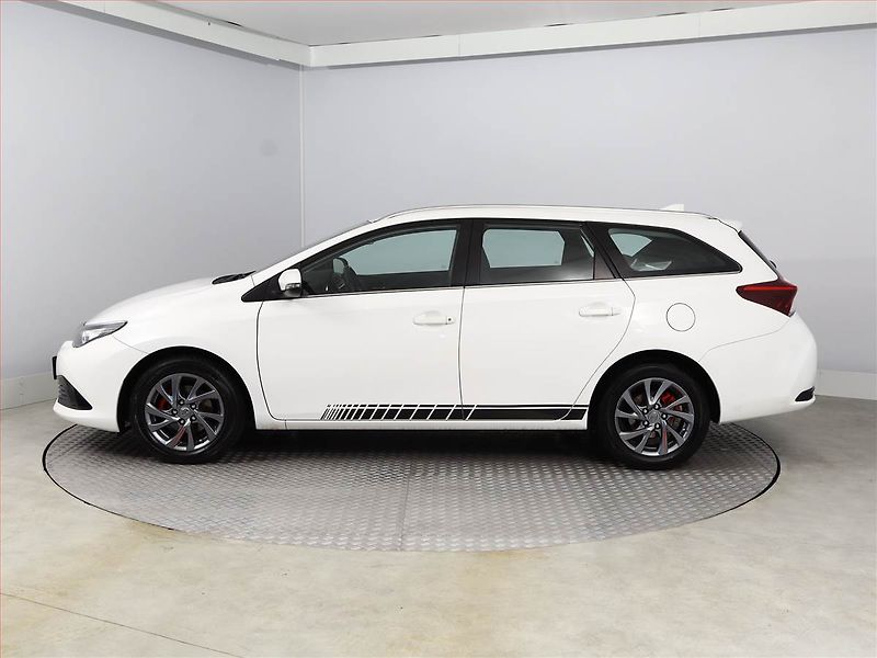 Toyota Auris (2019) 1.6 Valvematic, Serv.kniha - fotka 3 z 16