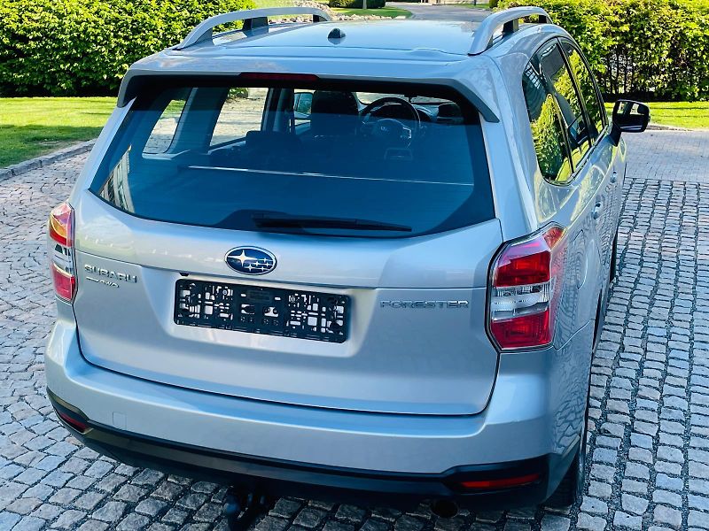 Subaru Forester 2.0i 4x4 AUT TAŽNÉ SERVISKA - fotka 12 z 43