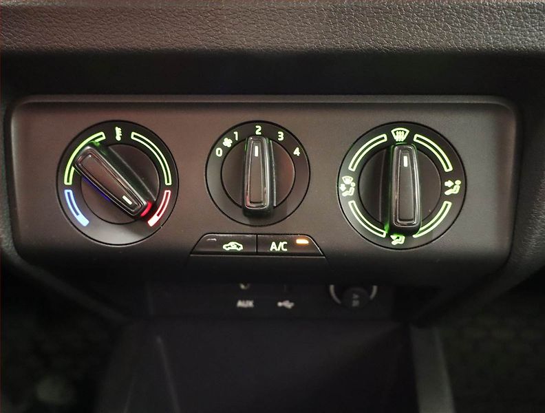 Škoda Fabia (2015) Ambition Plus 1.2 TSI, Navi - fotka 13 z 18
