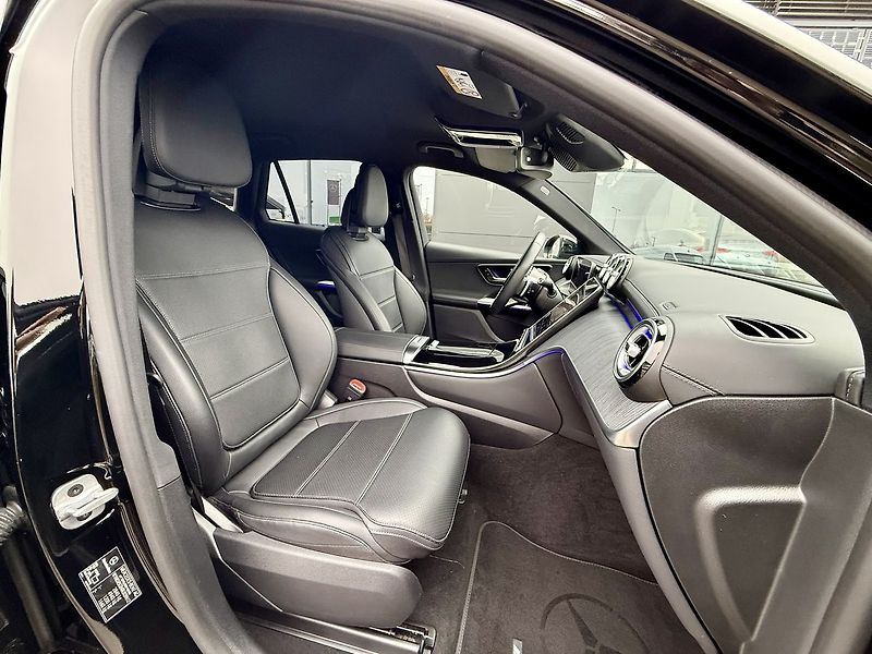 Mercedes-Benz GLC (2023) 300 e 4MATIC SUV - fotka 39 z 48
