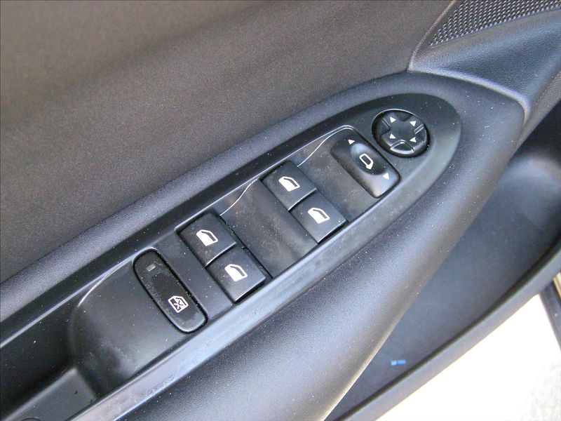 Citroën C4 1,6   po STK  nove pneu - fotka 28 z 31