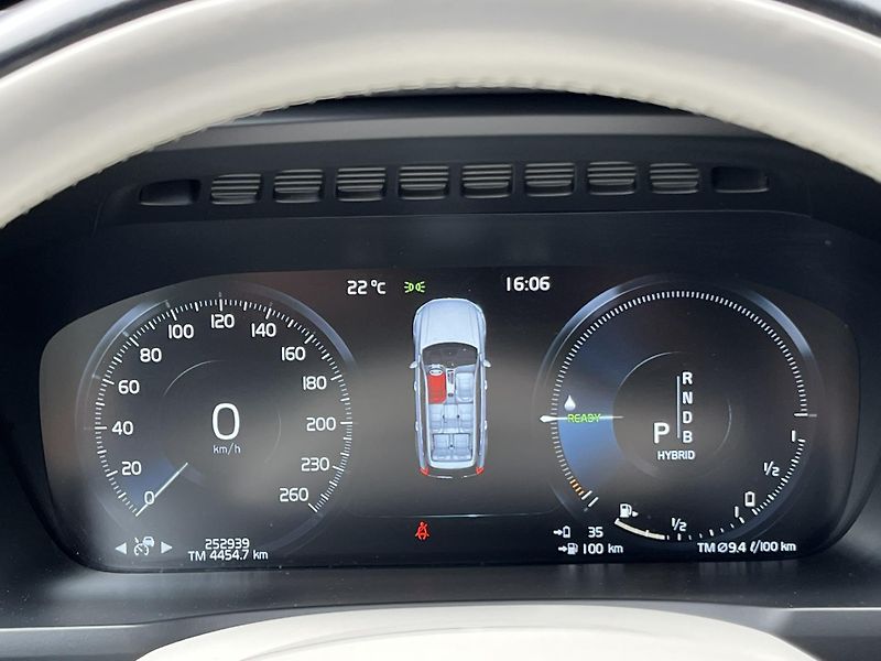 Volvo XC90 (2016) T8 AWD TWIN-ENGINE INSCRIPTION - fotka 28 z 47