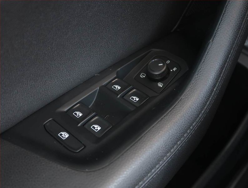 Volkswagen Passat (2016) Highline 1.4 GTE, Automat - fotka 16 z 25