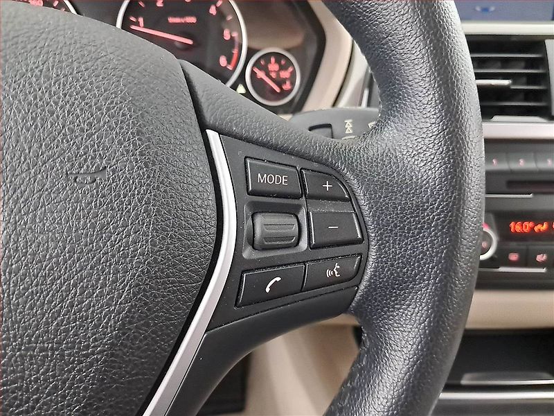 BMW Řada 3 (2014) 320 d xDrive, 4X4, Automat - fotka 19 z 23