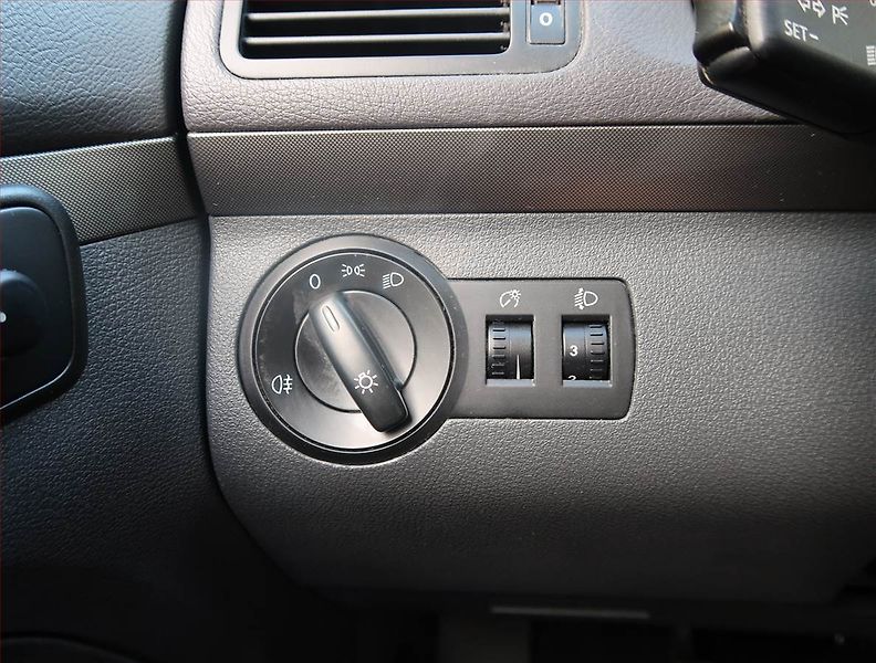 Volkswagen Touran (2007) 1.6, LPG, Tempomat - fotka 14 z 17
