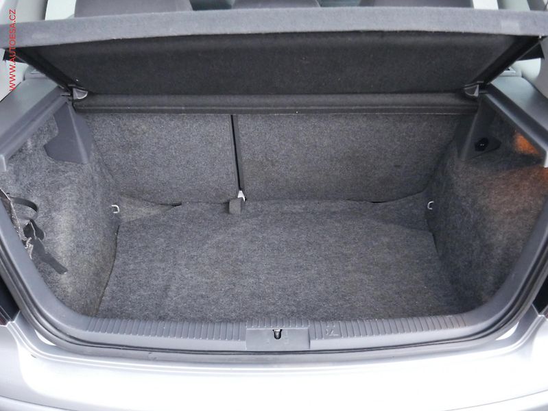 Volkswagen Polo (2008) 1.2 i, 2.maj,ČR, Comfortline - fotka 7 z 15