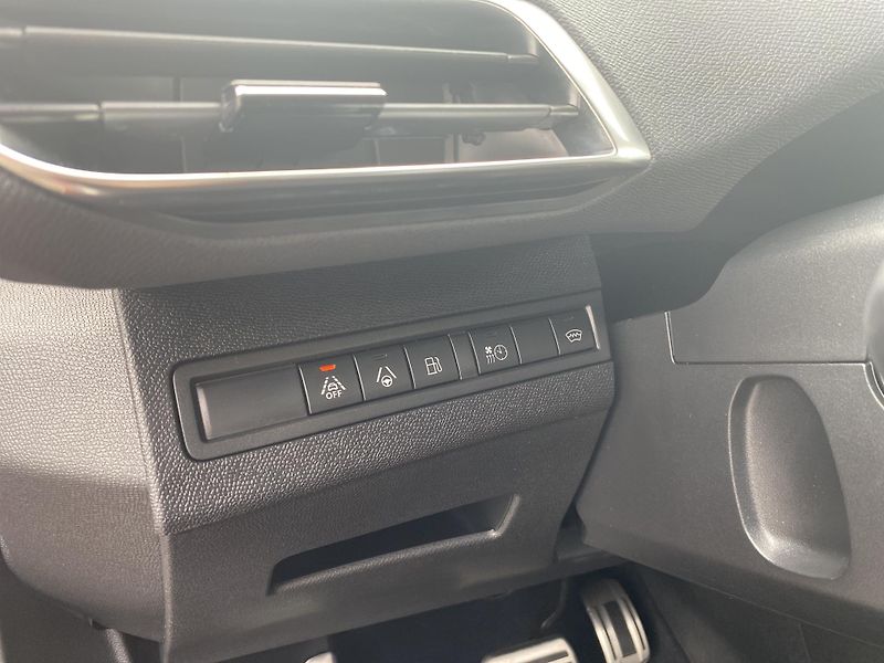 Peugeot 3008 GT HYBRIDe-EAT8 4x4 - fotka 23 z 27