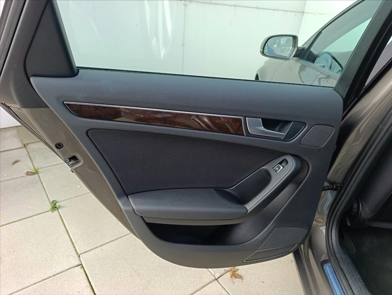 Audi A4 1,8 TFSi Quattro Navi Tempomat - fotka 19 z 34