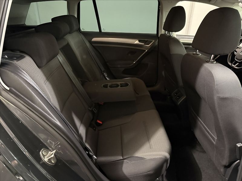 Volkswagen Golf 2,0   TDI 110KW NAVI SPORT ALU - fotka 22 z 45