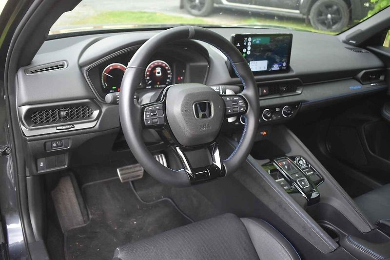 Na volných zatáčkovitých silnicích je Honda Prelude jako doma.