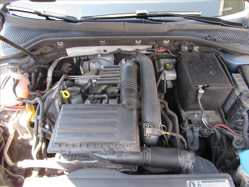 Volkswagen Golf 1,4 TSi 90kW Comfortline - fotka 28 z 34