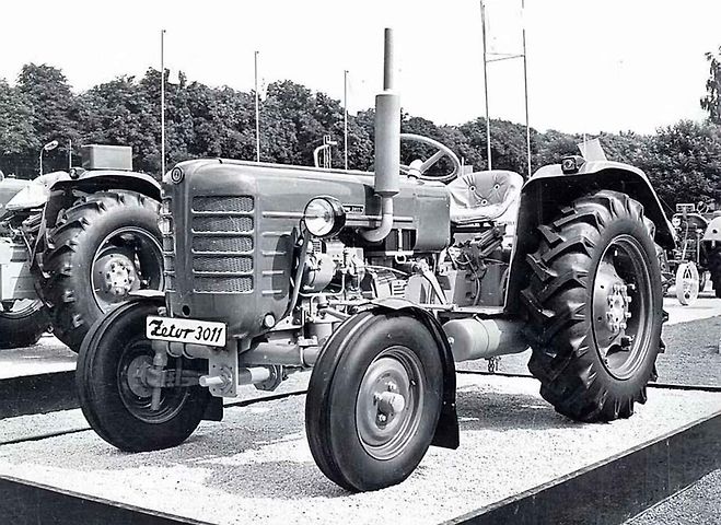 Zetor 3011, vyráběný od roku 1960 (sériově 1962–1967) v Brně, byl průkopnickým modelem unifikované řady československých traktorů.
