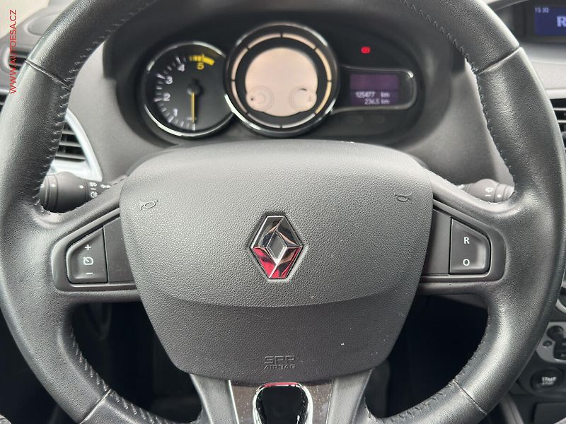 Renault Mégane (2014) 1.6dCi, ČR, AC, tempo, park - fotka 13 z 19