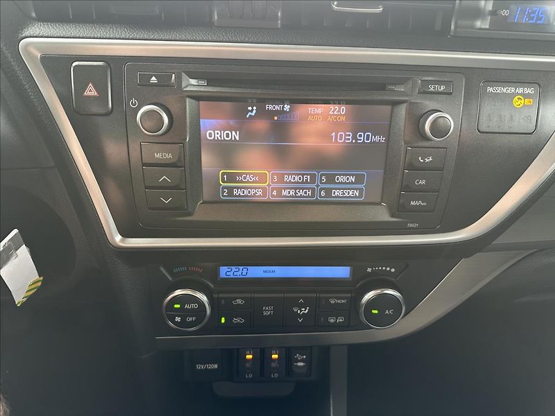 Toyota Auris 1,6 EXCLUSIVE - fotka 18 z 28