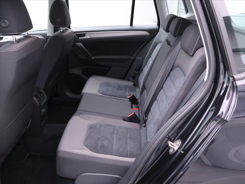 Volkswagen Golf Sportsvan 1,4 TSI DSG Highline Xenon - fotka 16 z 36