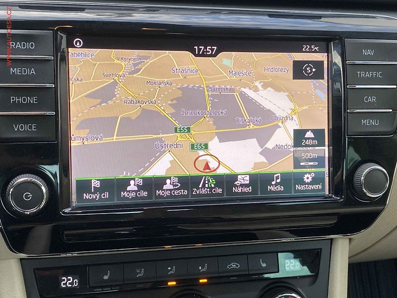 Škoda Superb (2015) 2.0TDi, Navi, bixen, kůže - fotka 16 z 18