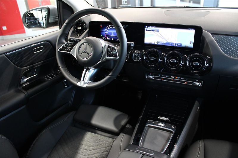 Mercedes-Benz Třídy B 180 MBUX / 1000km / DPH / LED - fotka 13 z 32