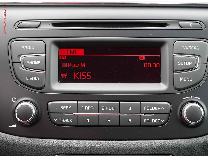 Kia Ceed (2017) 1.6 GDi, 2.maj,ČR, AC, park - fotka 14 z 17