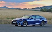Lexus LS 500.