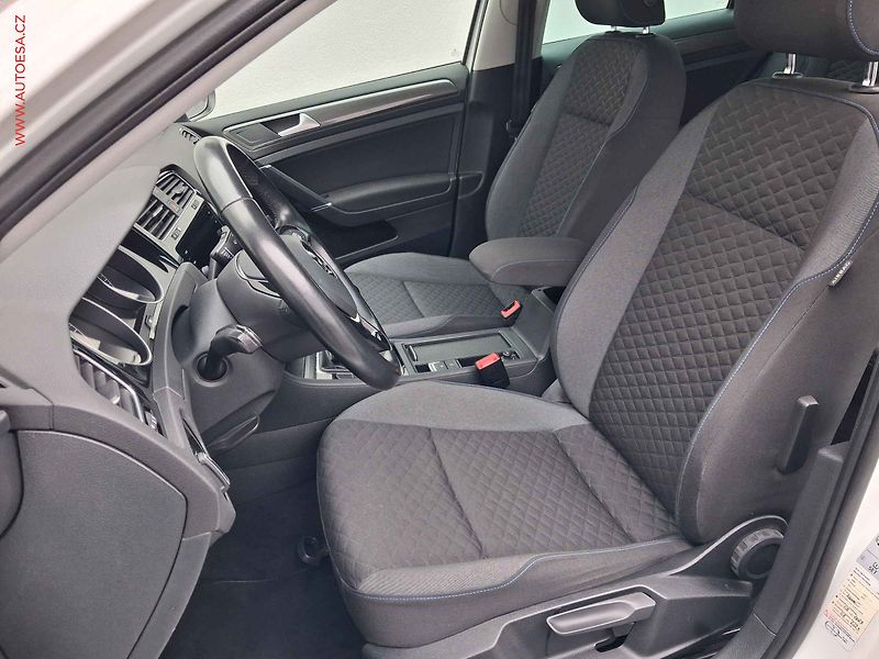 Volkswagen Golf (2018) 2.0 TDi, Join, LED, navi - fotka 9 z 18