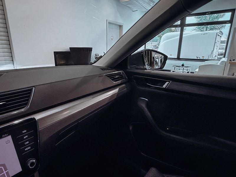 Škoda Superb 2.0 TDI 110kW Style Combi - fotka 18 z 30