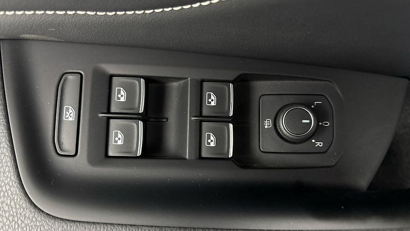 Volkswagen Passat 2.0 TDI DSG 4MOTION R-Line Var - fotka 23 z 29