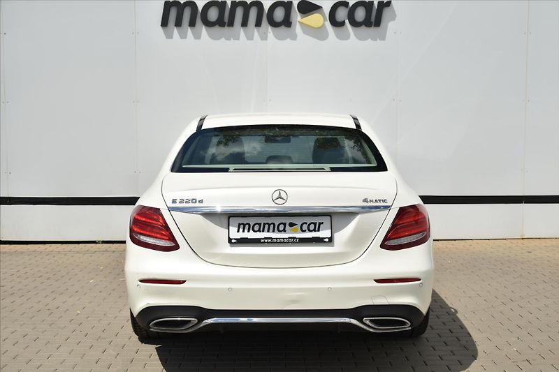 Mercedes-Benz Třídy E 220D 4MATIC AMG NAVI ČR - fotka 6 z 34