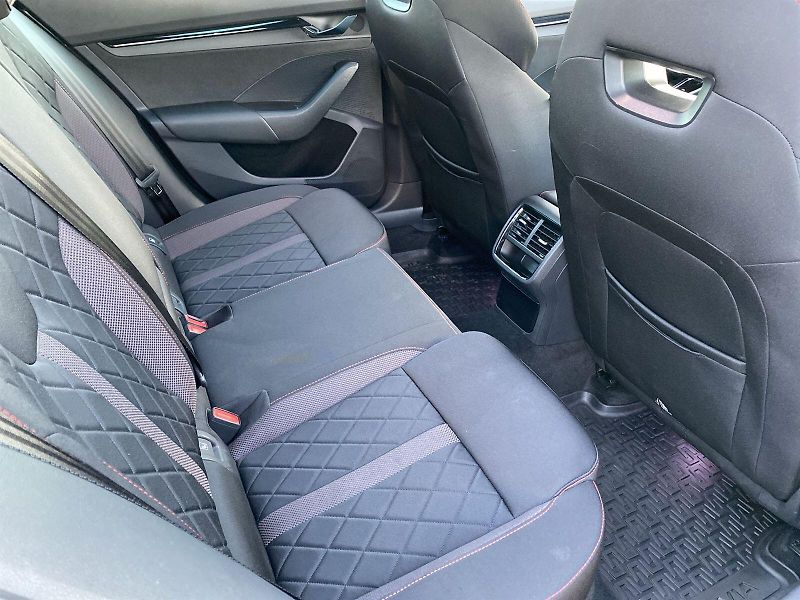 Škoda Octavia (2022) Combi 2.0 TDI 4x4 DSG RS - fotka 11 z 35