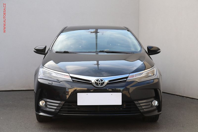 Toyota Corolla (2018) 1.6i, 1.maj,ČR, AC, TZ, park - fotka 2 z 3