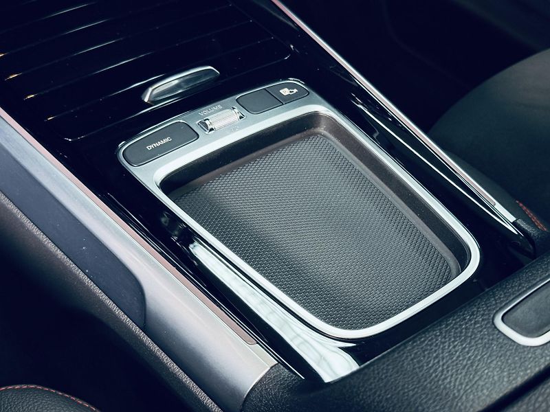 Mercedes-Benz GLB (2024) 200d*4M*AMG*OFF.ROAD*7MÍST*360 - fotka 23 z 49