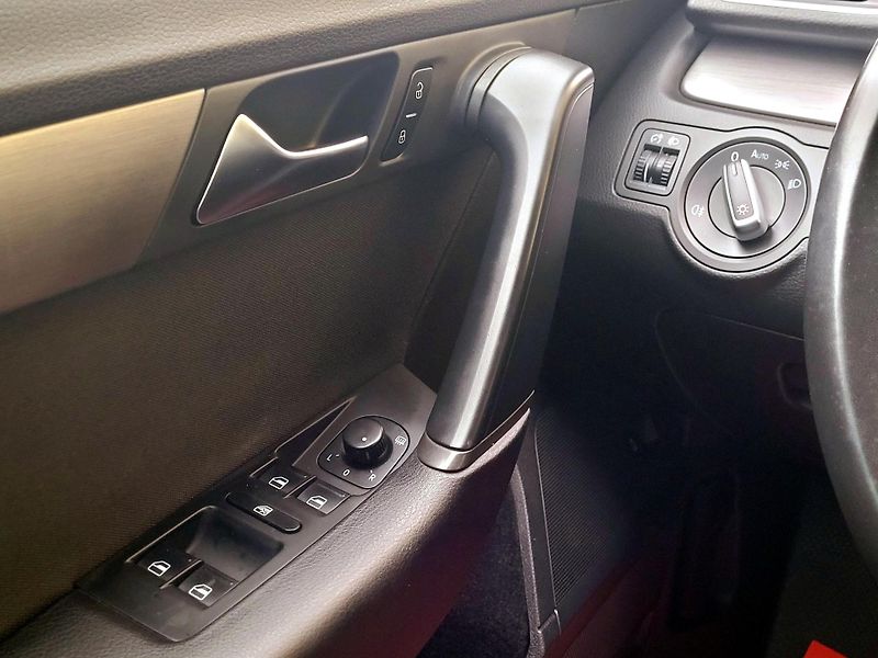 Volkswagen Passat *SERV.KNÍŽKA,AUT.PARKOVÁNÍ   - fotka 44 z 47
