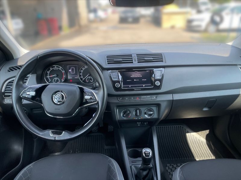 Škoda Fabia 1,0 TSI Ambiton - fotka 9 z 11