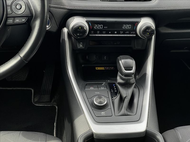 Toyota RAV4 2,5 Hybrid 4WD Comfort Style - fotka 12 z 22