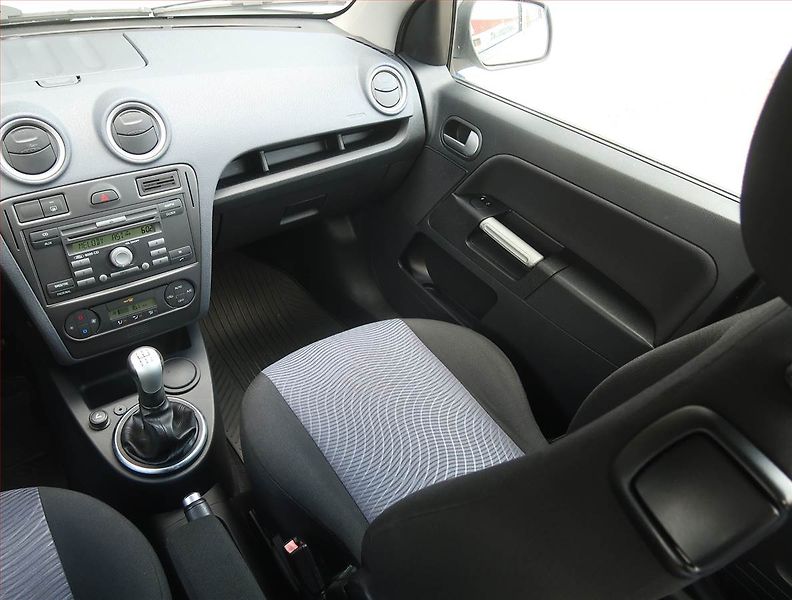 Ford Fusion (2010) 1.4, Serv.kniha, po STK - fotka 8 z 15