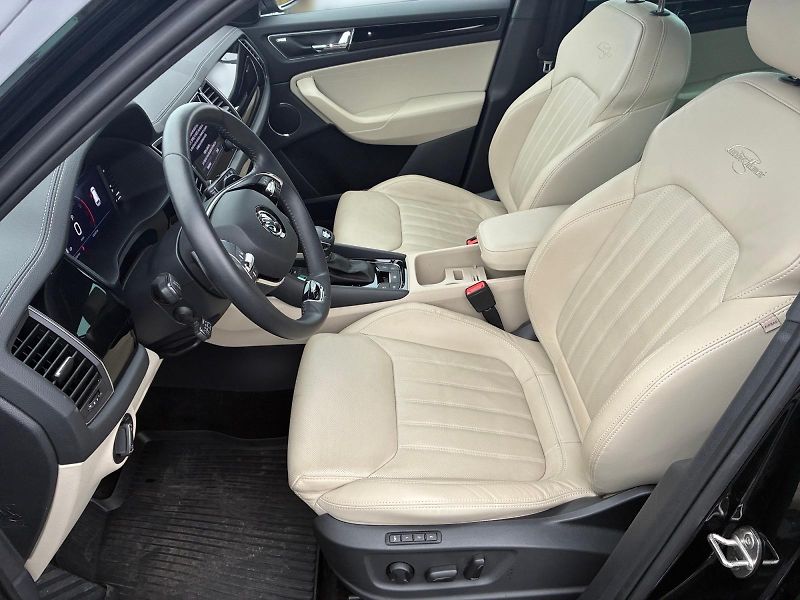 Škoda Kodiaq (2023) L&K 2.0TSI 140kW DSG 4x4 TAŽNÉ - fotka 7 z 11