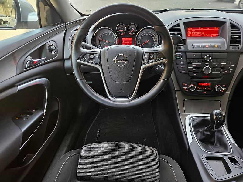Opel Insignia 1,4T 103kW, Active, 2.maj. - fotka 15 z 34
