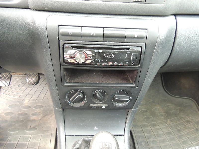 Škoda Octavia (2004) Combi 1.6i,75kw,klima - fotka 12 z 24