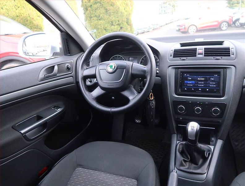Škoda Octavia (2012) 1.6 TDI, po STK, levný provoz - fotka 7 z 14
