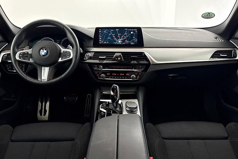 BMW Řada 5 540i xDrive - fotka 14 z 26