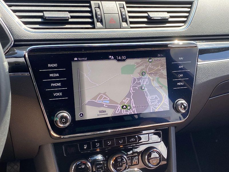 Škoda Superb (2023) Combi 1.5 TSI DSG L&K - fotka 18 z 37