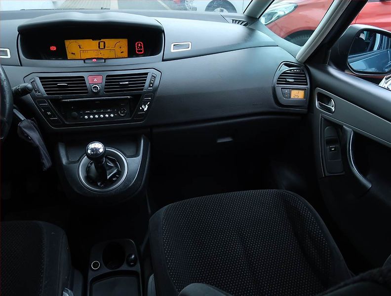 Citroën C4 Picasso (2008) 1.6 HDi, po STK, Tažné, Klima - fotka 8 z 14