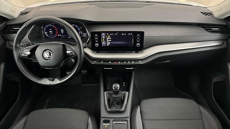 Škoda Octavia 2.0 TDI Ambition Combi - fotka 8 z 24