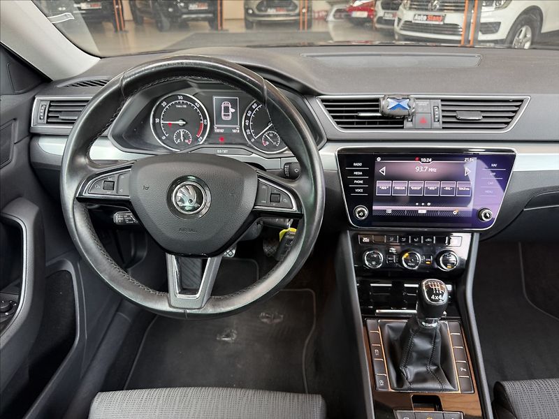 Škoda Superb 2,0 TDI 4x4 nové rozvody - fotka 14 z 30
