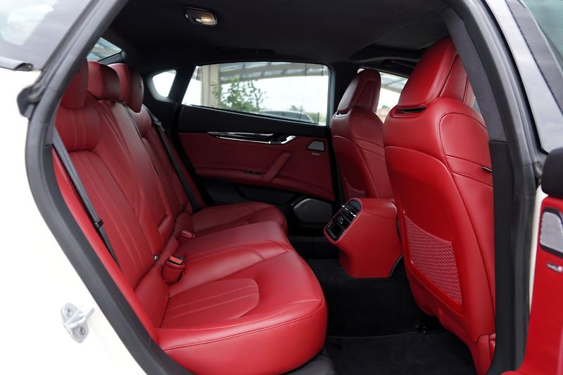 Maserati Quattroporte S Q4 3.0i V6/410 PS/automat/B& - fotka 28 z 50