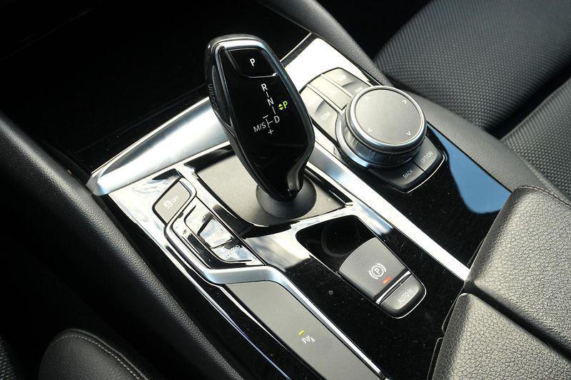 BMW Řada 5 530d xDrive, Kamera, ČR, Hi-Fi - fotka 22 z 40